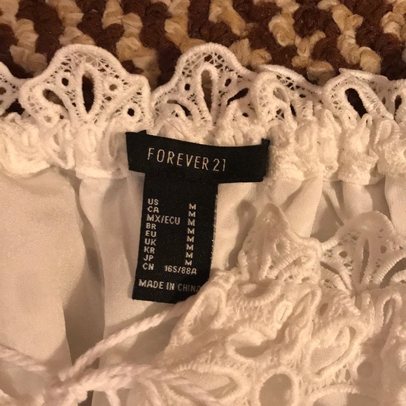 White lace crop top - Picture 3 of 3